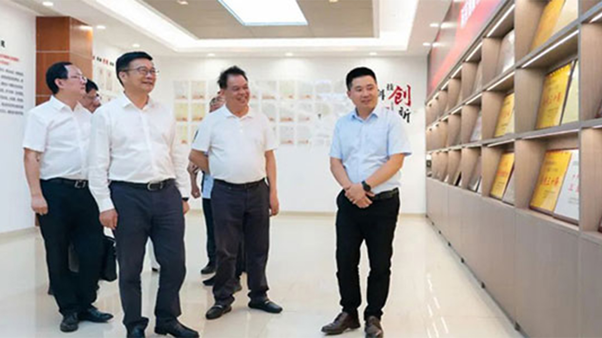 溫州灣新區(qū)黨工委書記、管委會主任周一富走訪浙江石化閥門有限公司